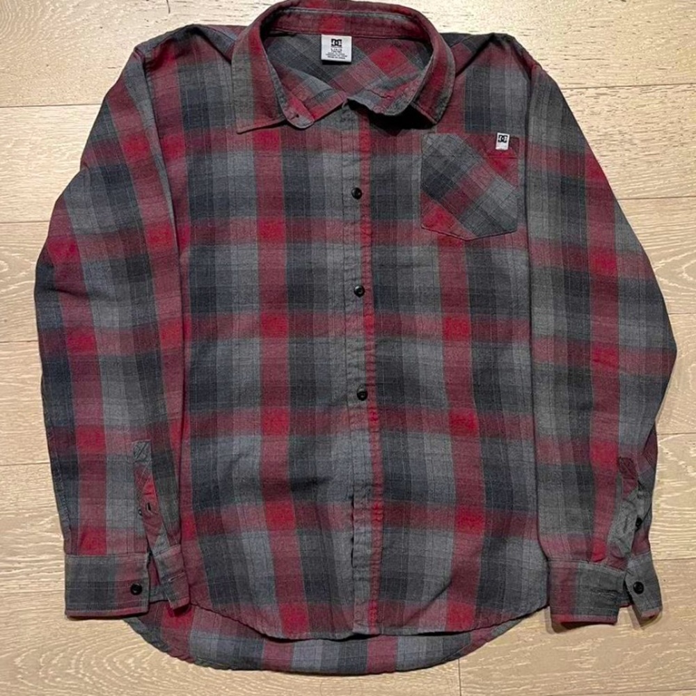 DC Shoes Men's Silver and Burgundy
Top plaid button down